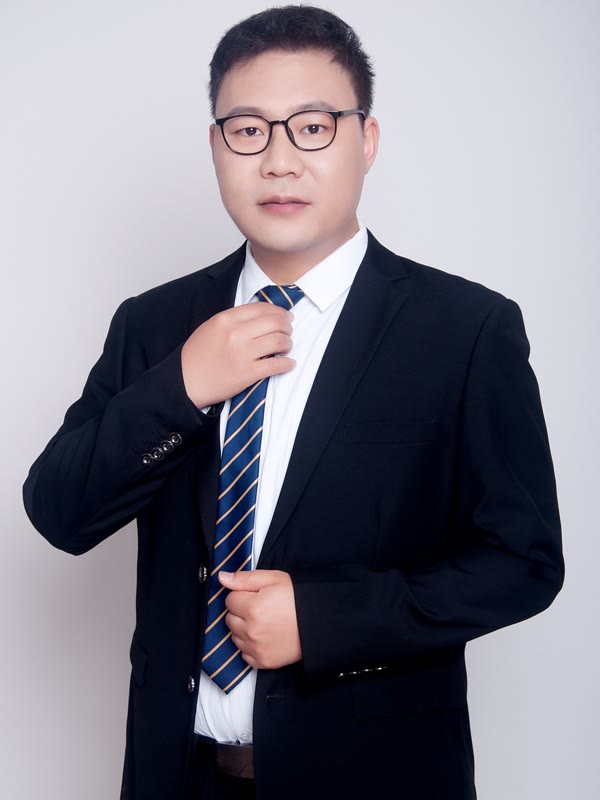 孙浩兵校长职业照